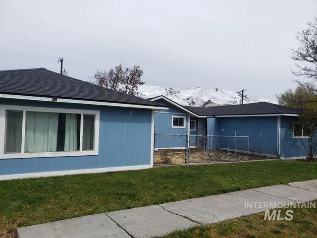 $379,000 | 205 Adams Street West, Huntington, OR 97907