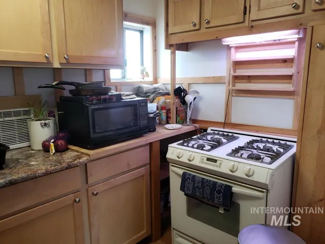 $379,000 | 205 Adams Street West, Huntington, OR 97907