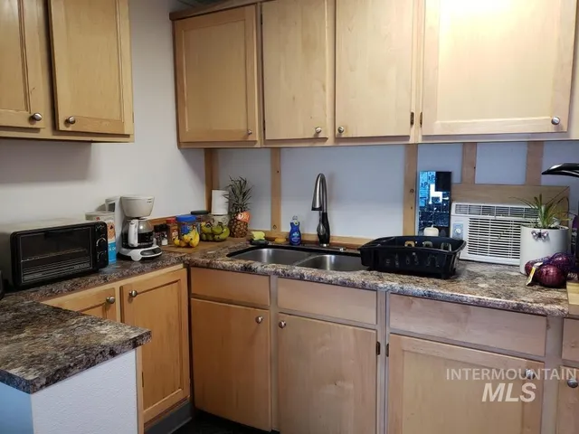 $379,000 | 205 Adams Street West, Huntington, OR 97907