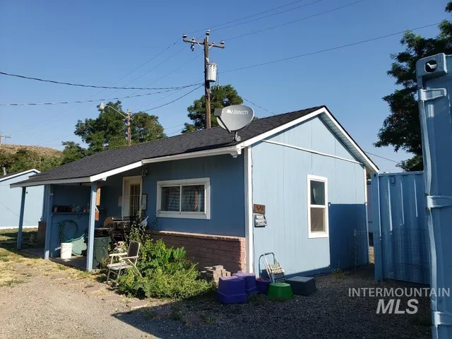 $379,000 | 205 Adams Street West, Huntington, OR 97907