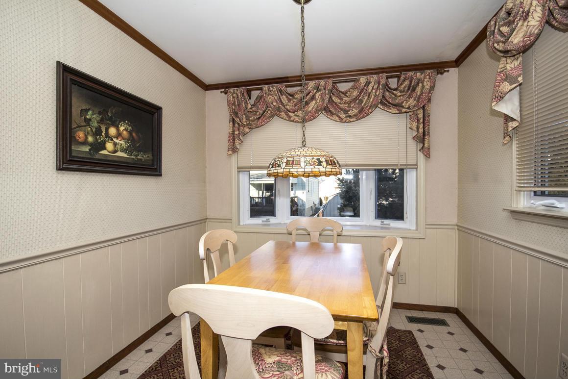 7818 Highpoint Road Baltimore, MD 21234 - Photo 11 of 30 Kitchen Breakfast Room