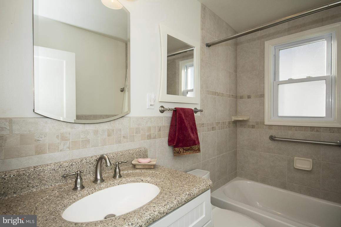 7818 Highpoint Road Baltimore, MD 21234 - Photo 14 of 30 Bath