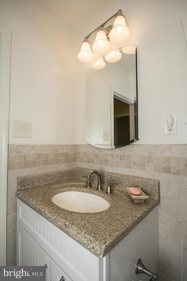 7818 Highpoint Road Baltimore, MD 21234 - Photo 15 of 30 Bath