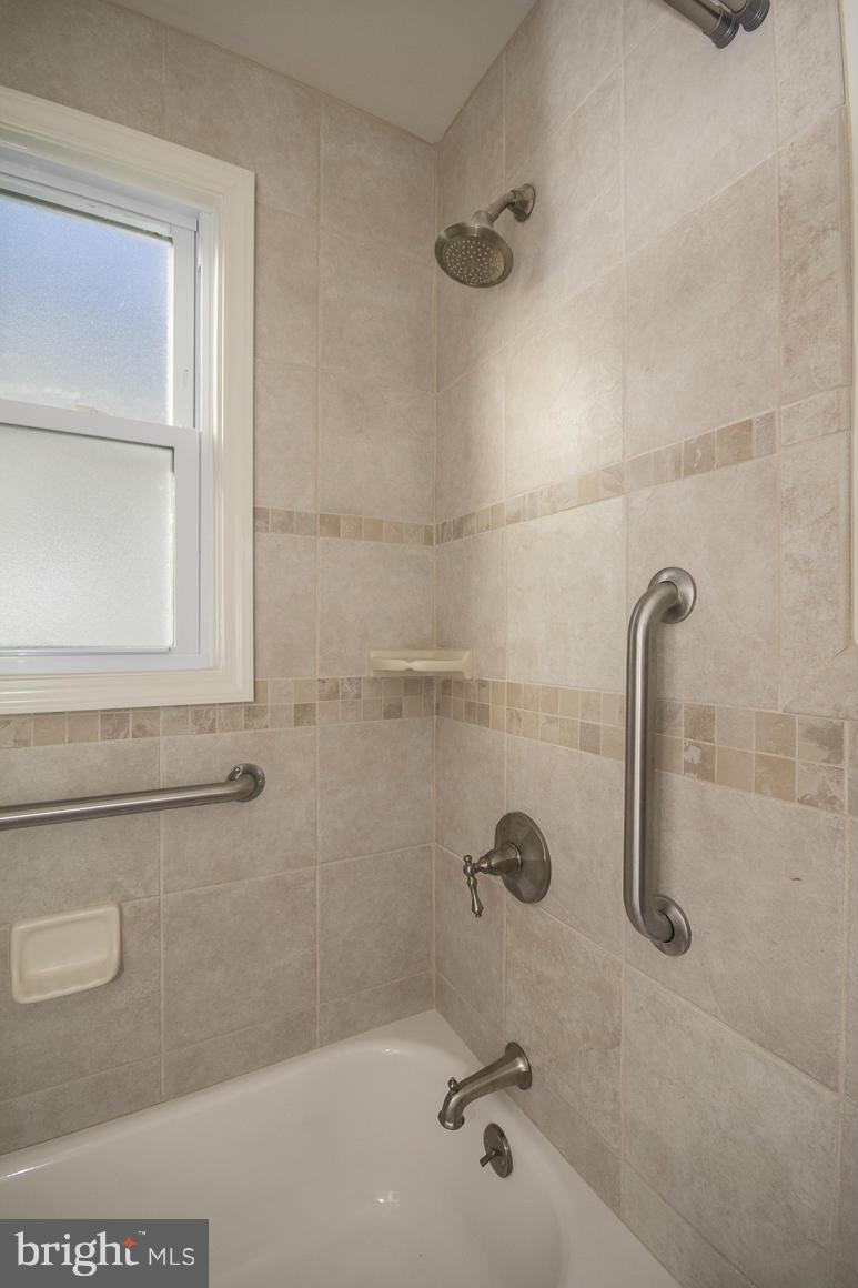 7818 Highpoint Road Baltimore, MD 21234 - Photo 16 of 30 Bath