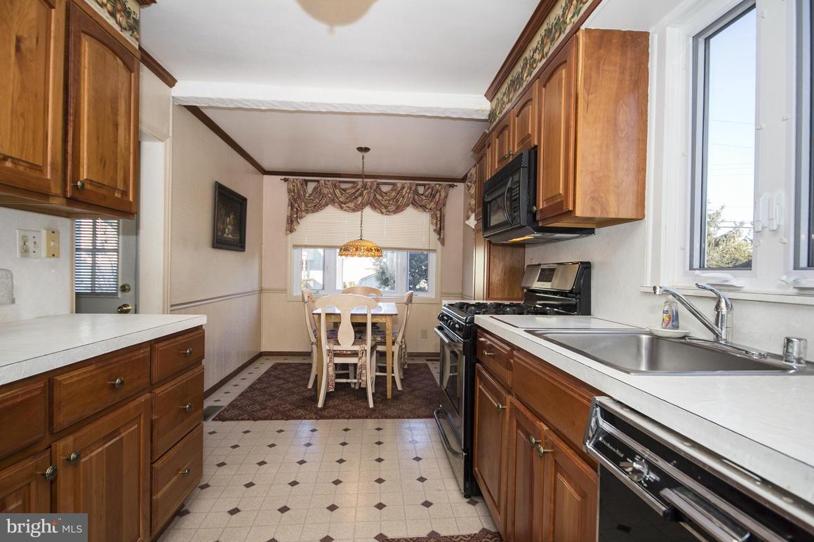 7818 Highpoint Road Baltimore, MD 21234 - Photo 8 of 30 Kitchen