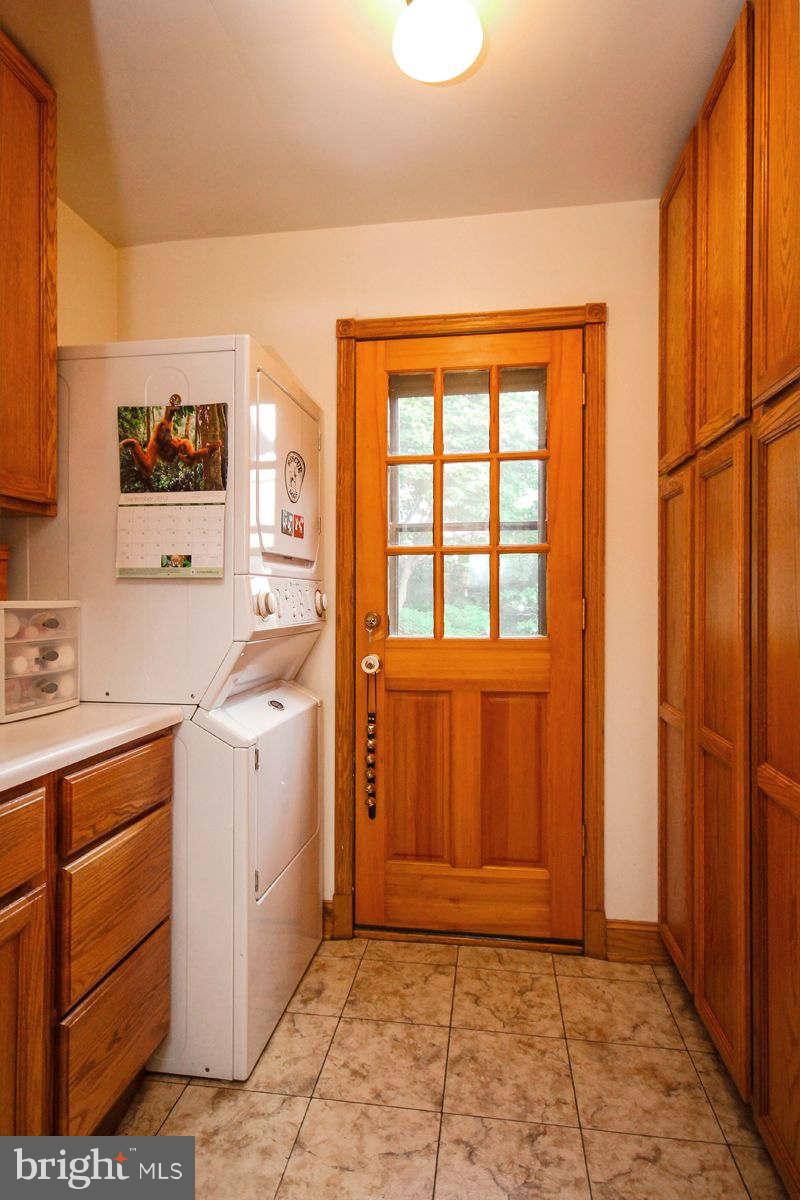 4609 19th Road North Arlington, VA 22207 - Photo 17 of 25 Laundry/Mud Room