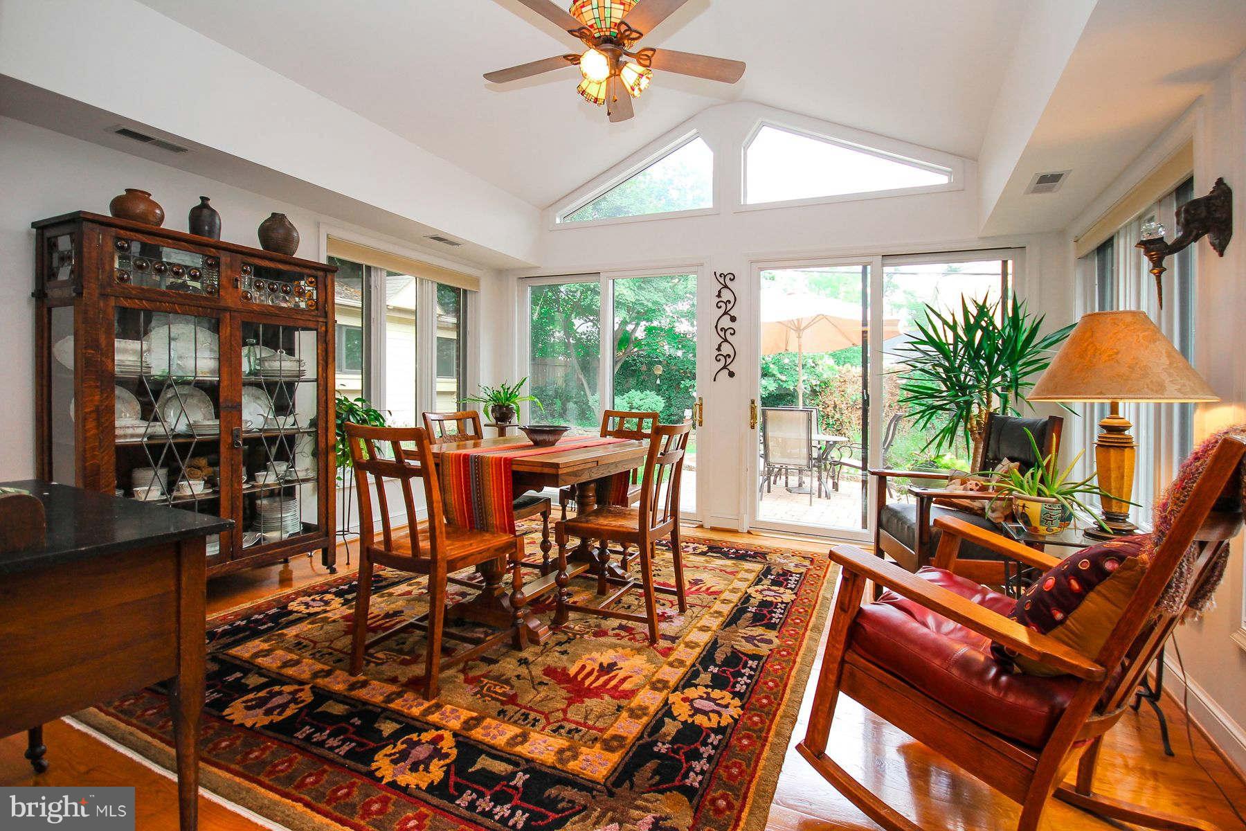 4609 19th Road North Arlington, VA 22207 - Photo 19 of 25 Sun/Family Room with Atrium Window