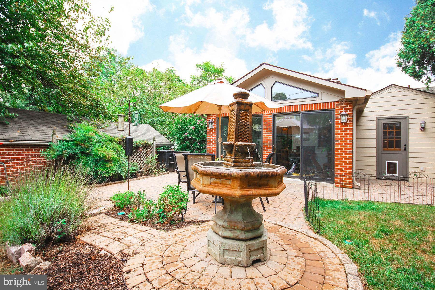 4609 19th Road North Arlington, VA 22207 - Photo 22 of 25 Rear Fountain