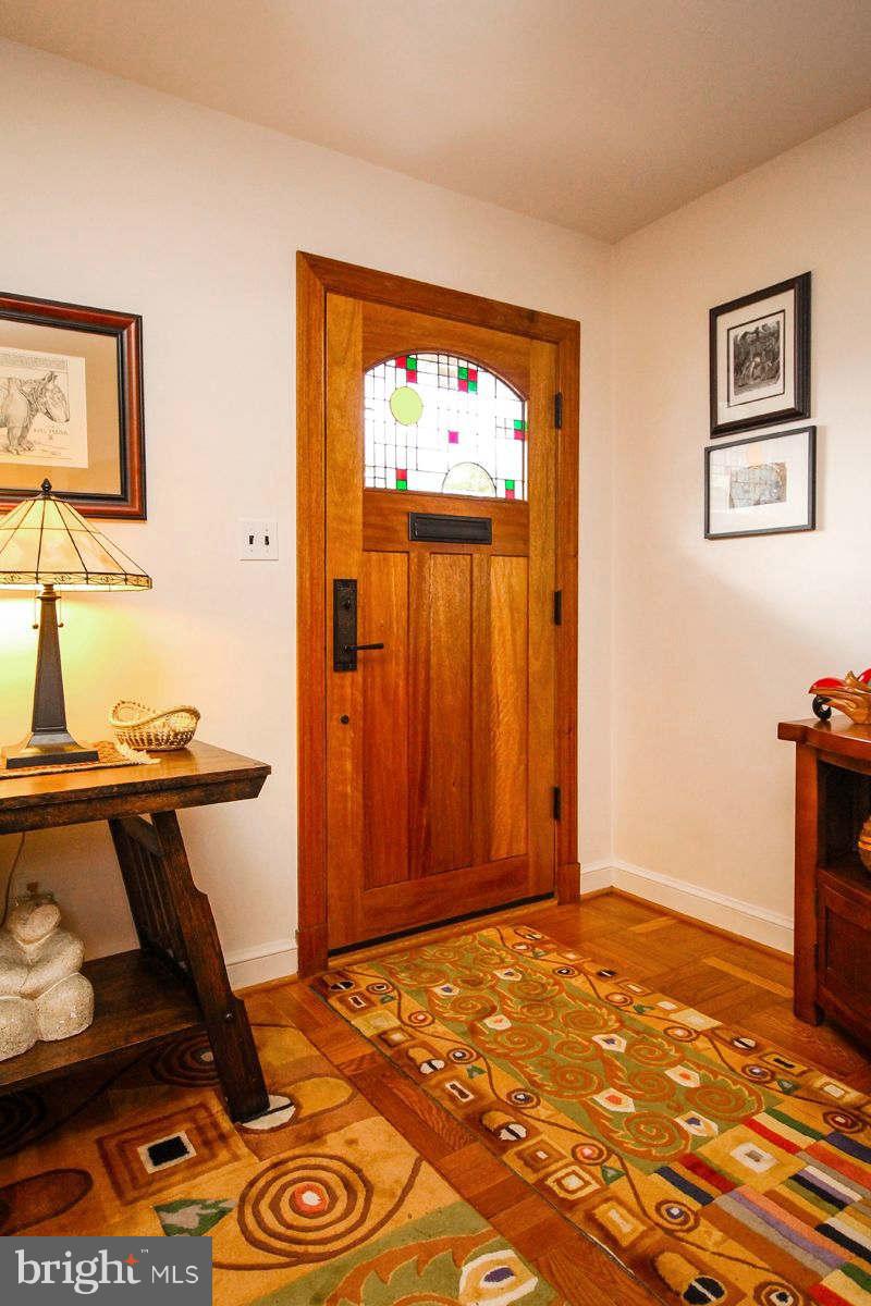 4609 19th Road North Arlington, VA 22207 - Photo 4 of 25 Inviting Entrance