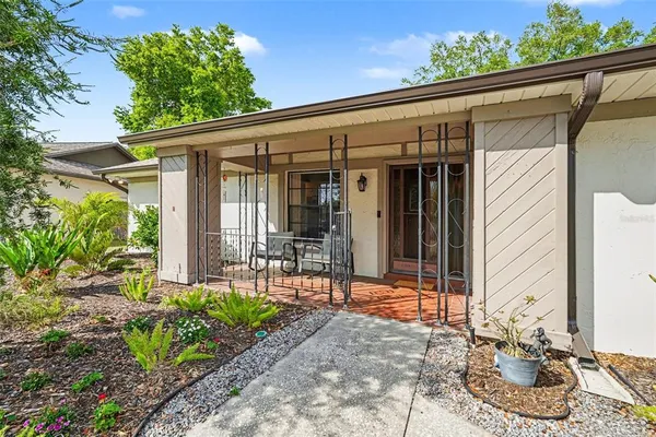 $350,000 | 809 Rollingwood Lane, Valrico, FL 33594