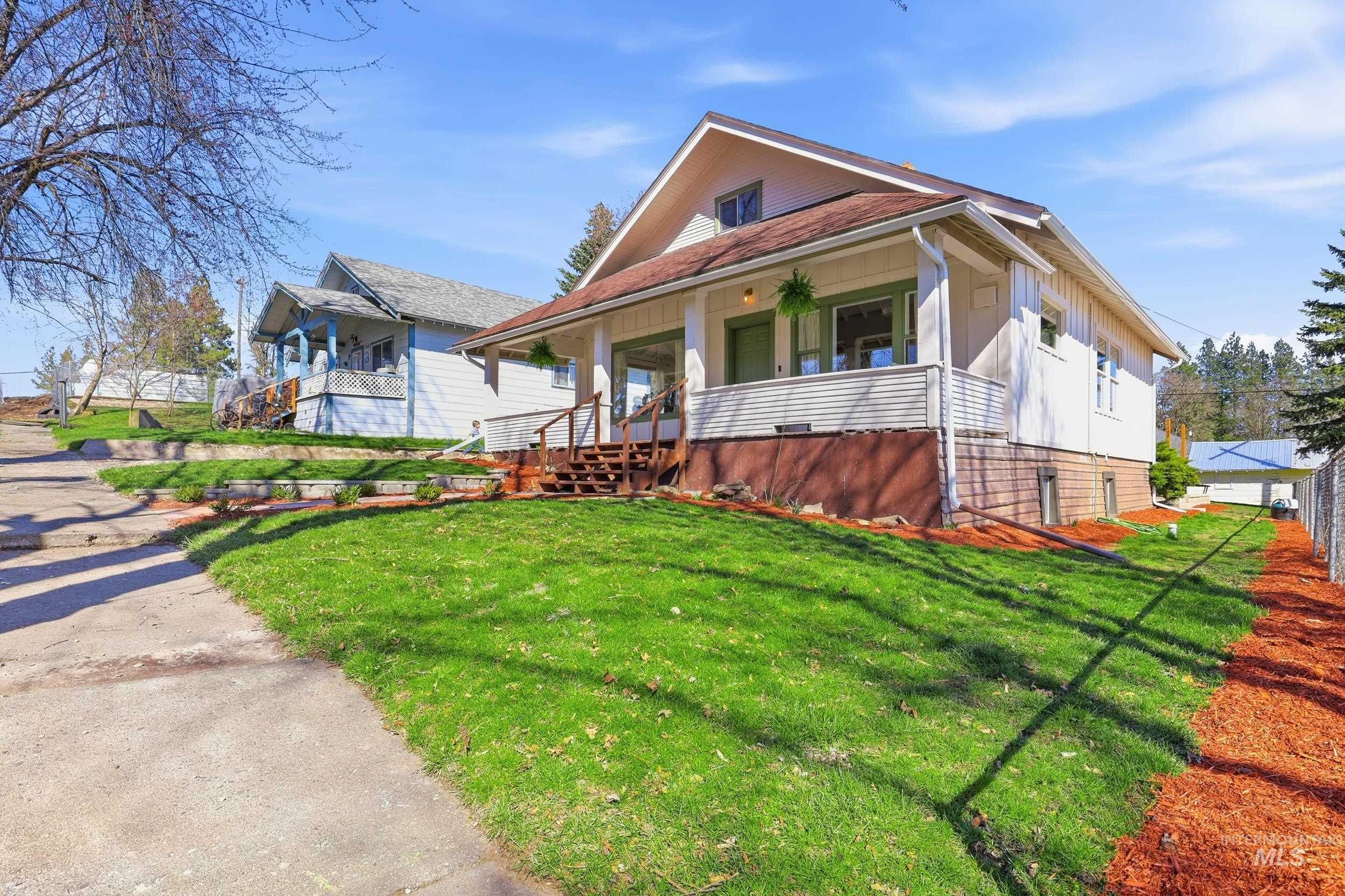 725 Elm Street Potlatch, ID 83855 - Photo 2 of 50 View of front of house featuring covered porch and a front lawn