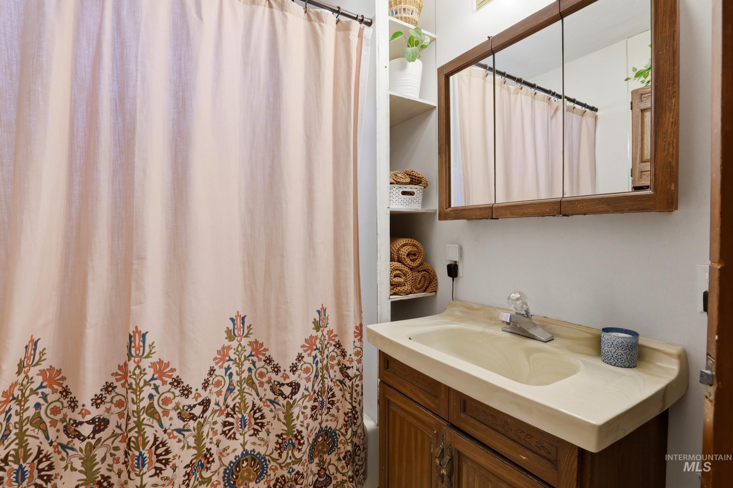 725 Elm Street Potlatch, ID 83855 - Photo 31 of 50 Bathroom featuring a shower with curtain and vanity