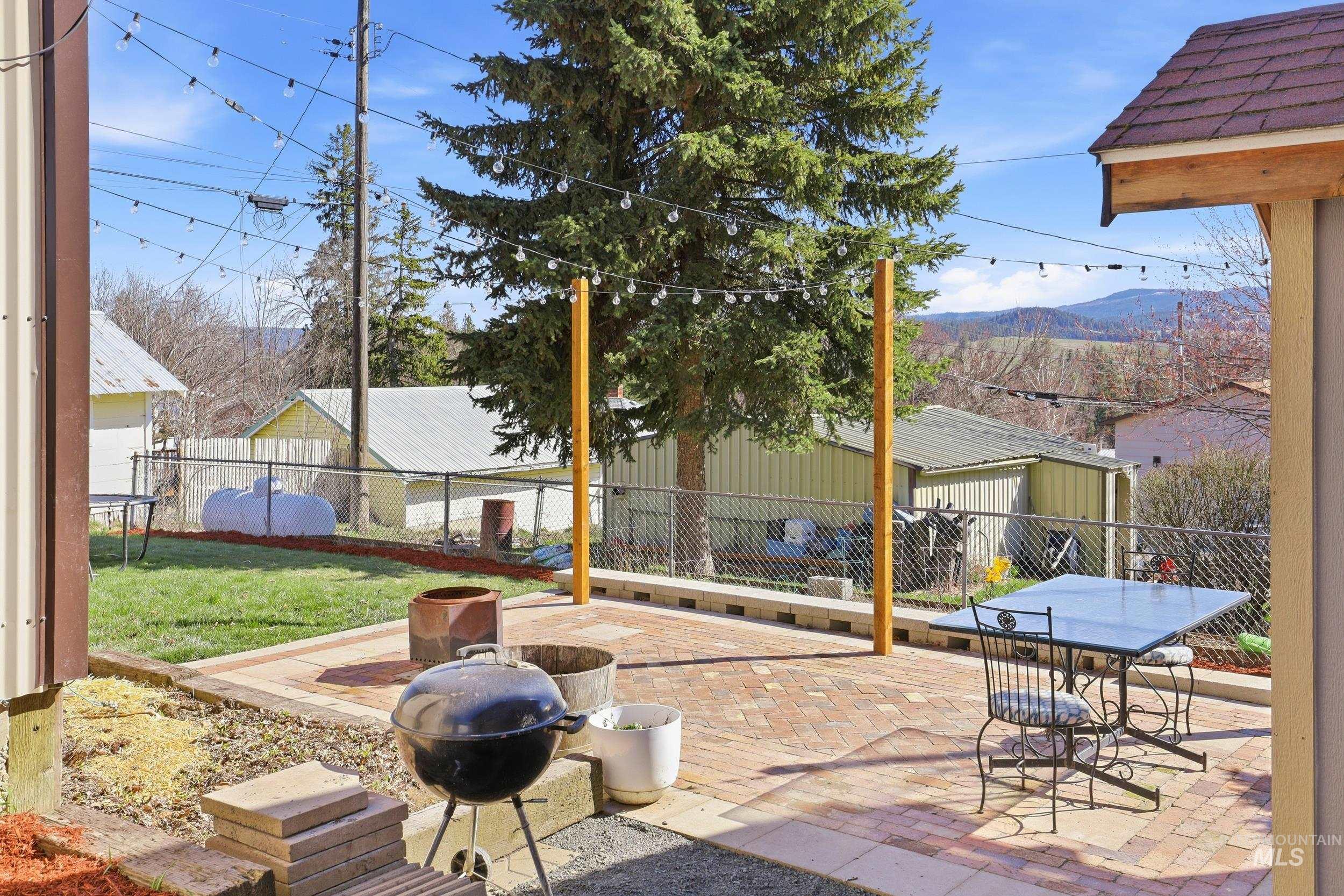 725 Elm Street Potlatch, ID 83855 - Photo 42 of 50 Fenced backyard with a patio area