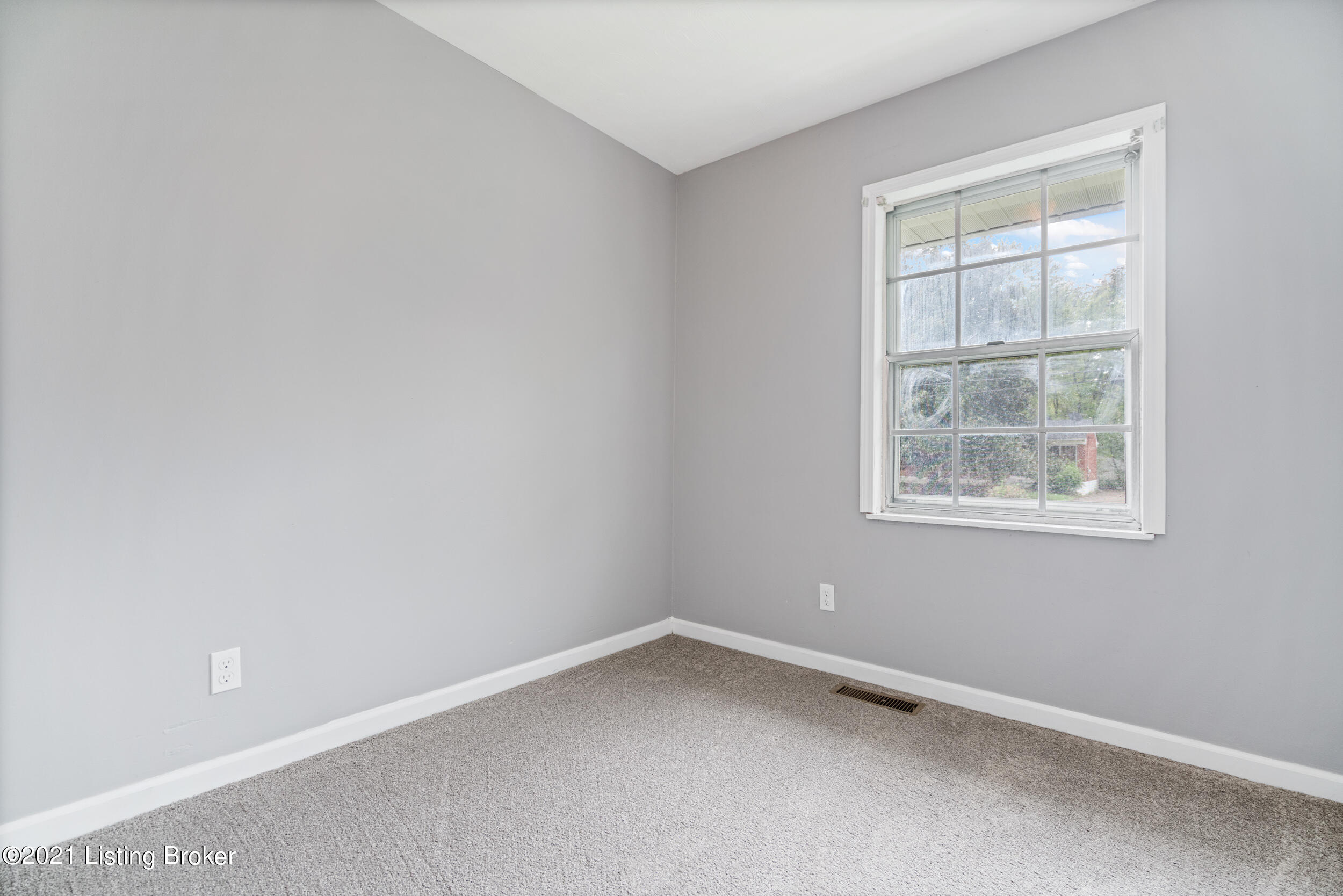 5009 Red Fern Road Louisville, KY 40218 - Photo 25 of 45 5009 Red Fern Road-34