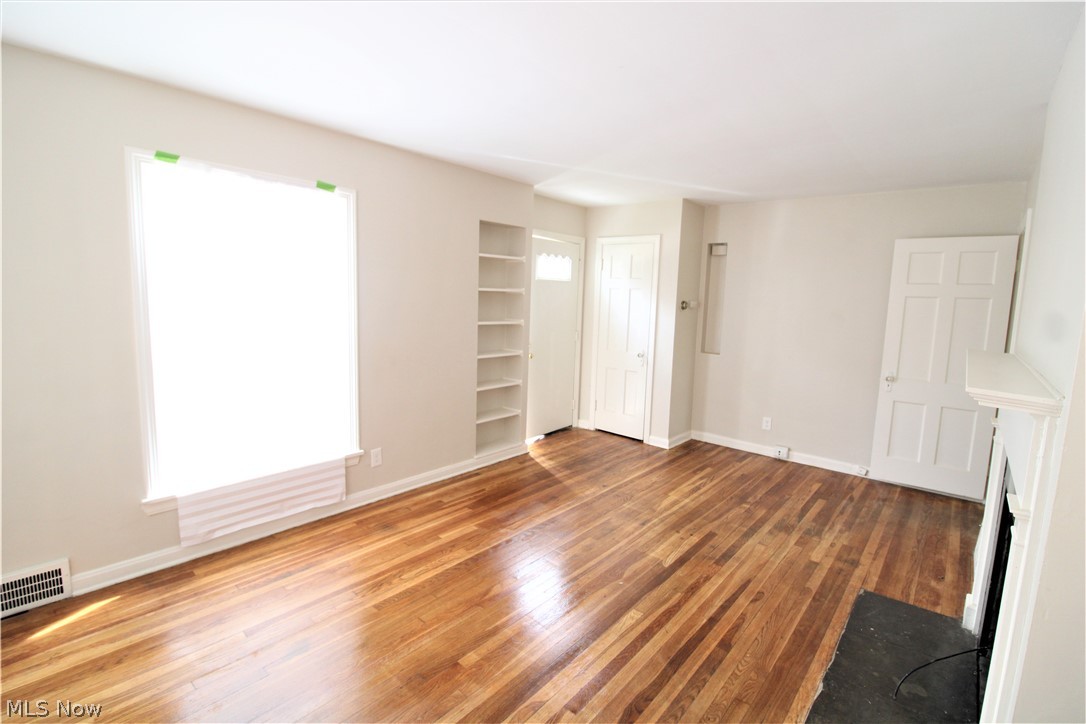 3643 Randolph Road Cleveland, OH 44121 - Photo 2 of 27