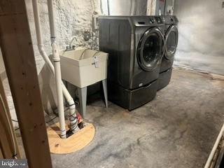 917 North Port Street Baltimore, MD 21205 - Photo 13 of 14 a utility room with sink dryer and washer