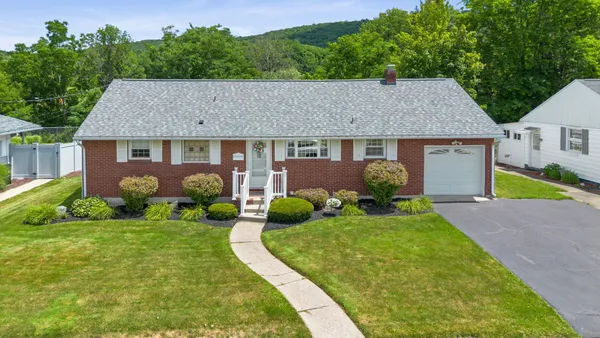 $239,900 | 305 Woodlawn Drive, Vestal, NY 13850