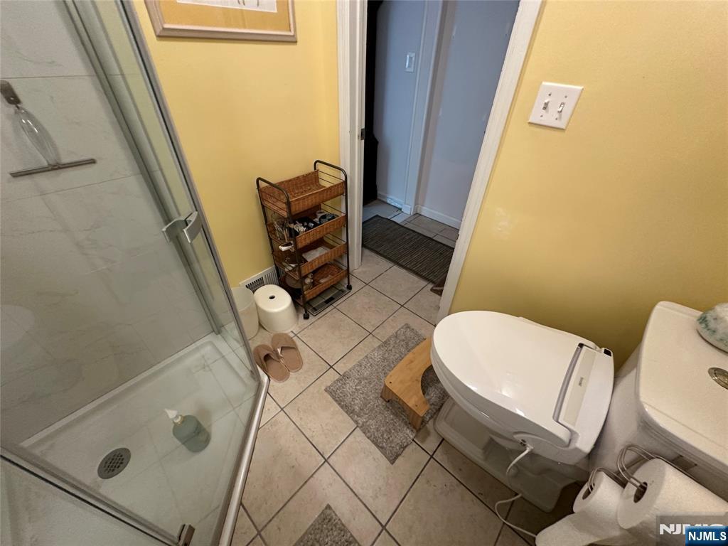 410 Burlington Road Paramus, NJ 07652 - Photo 9 of 12