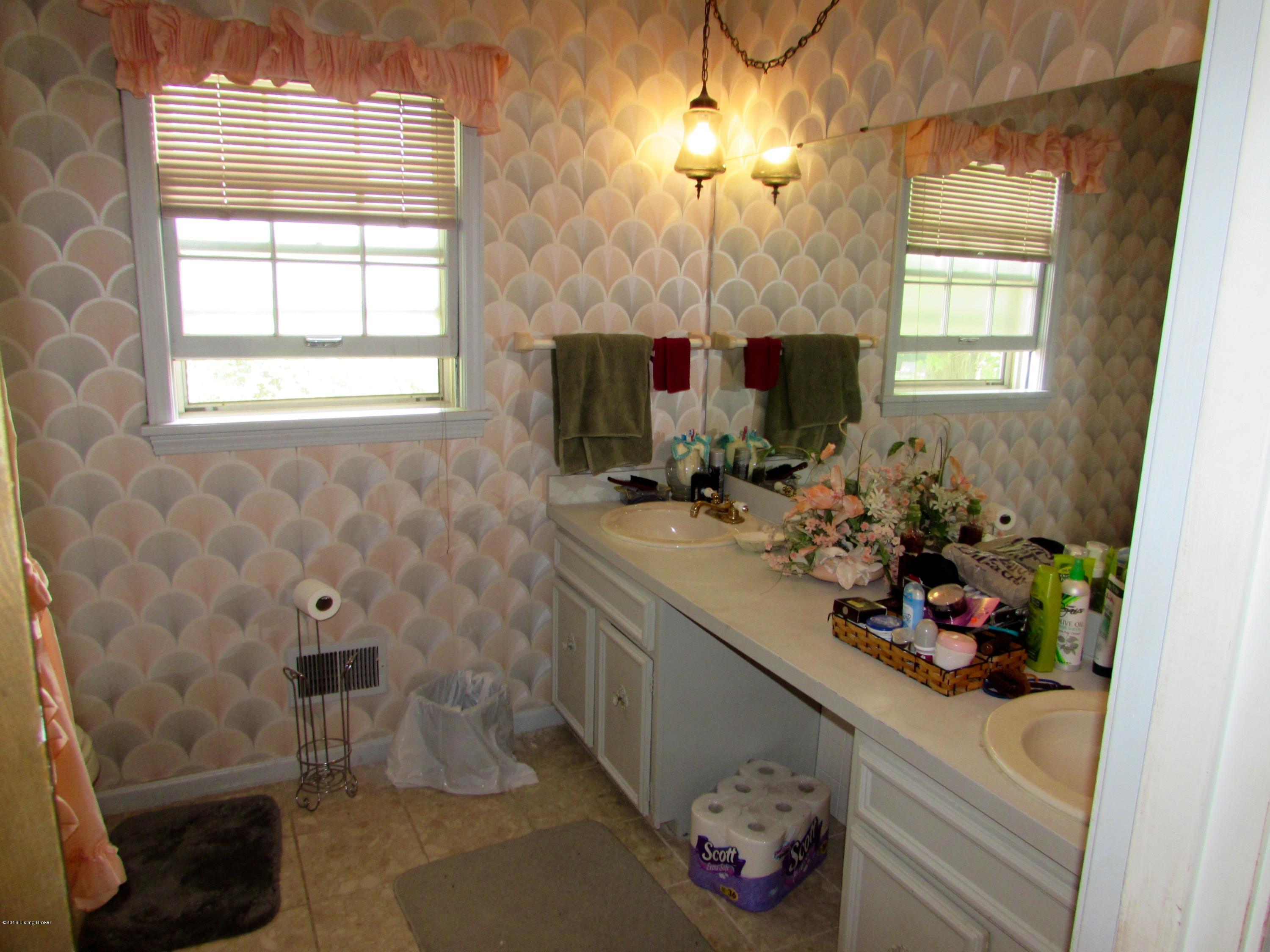4515 Lambert Road Louisville, KY 40219 - Photo 10 of 24 IMG_0823