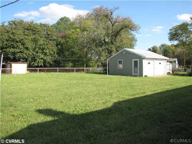 303 Meadowspring Road Richmond, VA 23223 - Photo 8 of 10 Yard/Garden