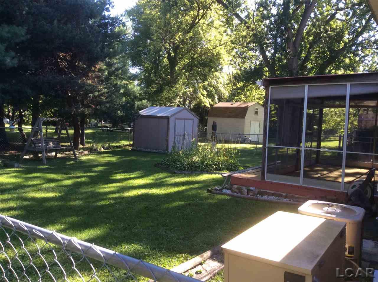 236 Riverside Avenue Adrian, MI 49221 - Photo 10 of 12 31259107-9.JPG