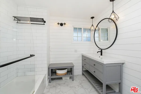 a view of a tennis court