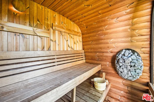 $8,500 | 22428 Victory Boulevard, Woodland Hills, CA 91367