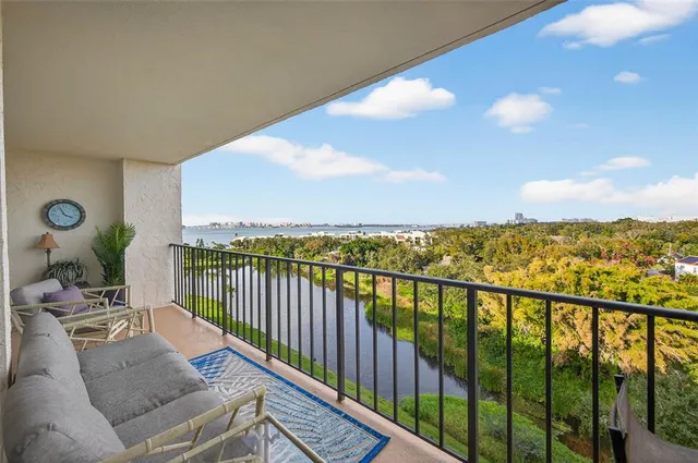 $339,000 | 220 Belleview Boulevard, Unit 804, Belleair, FL 33756