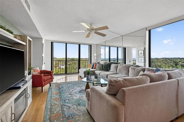 $339,000 | 220 Belleview Boulevard, Unit 804, Belleair, FL 33756