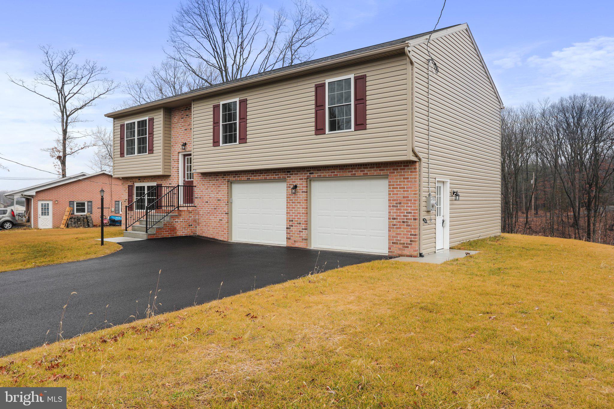 794 Forest Road Chambersburg, PA 17202 - Photo 3 of 33 right side