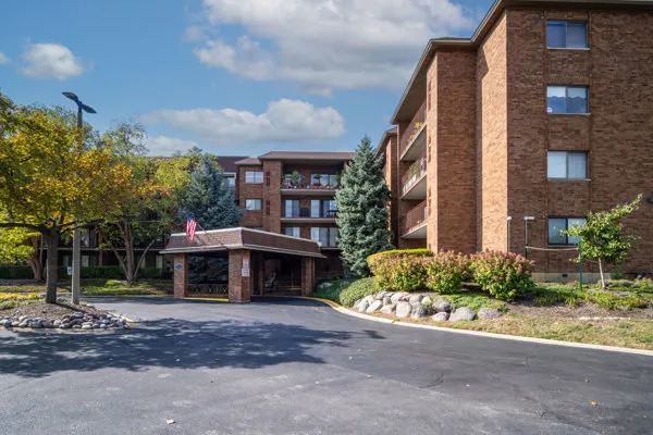 $287,500 | 51 Old Oak Drive, Unit 414, Buffalo Grove, IL 60089