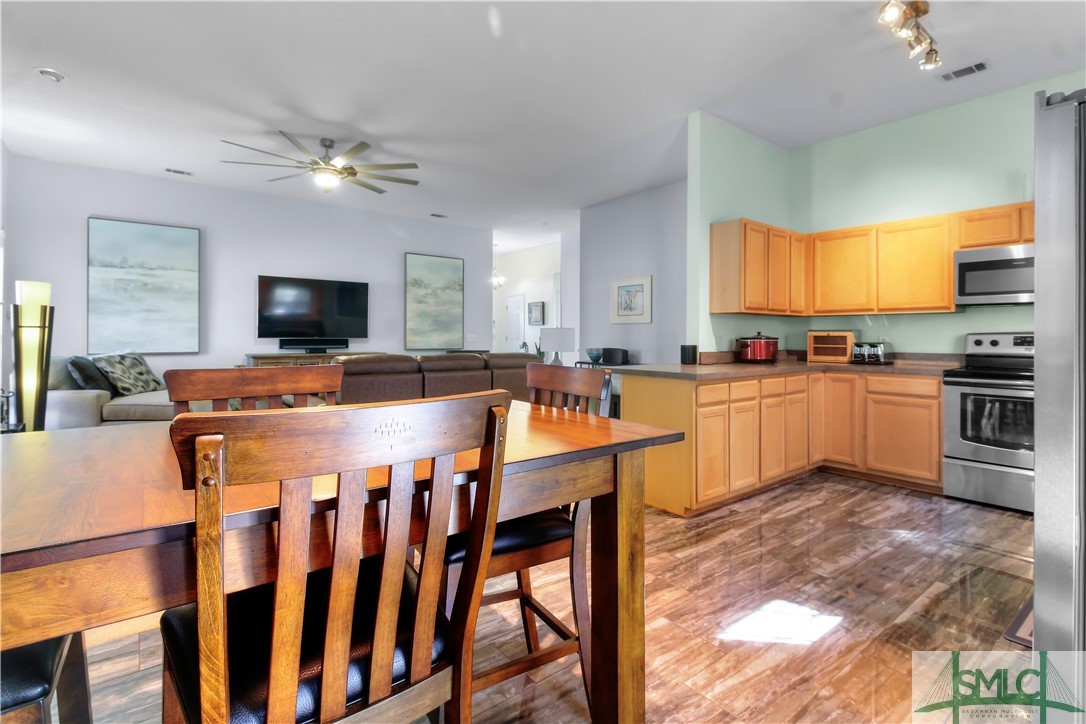 13 Rialto Court Pooler, GA 31322 - Photo 11 of 23 Kitchen/Dining