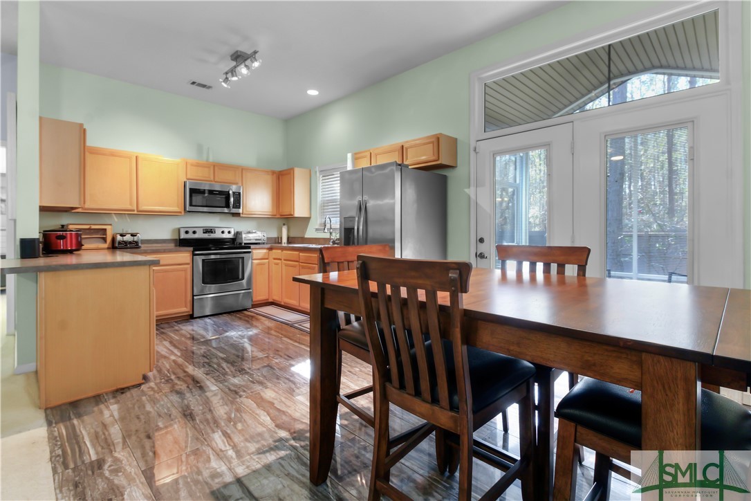 13 Rialto Court Pooler, GA 31322 - Photo 8 of 23 Kitchen/Dining