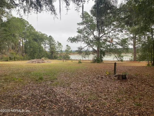 $299,900 | 8093 Breezy Point Road East, Keystone Heights, FL 32656
