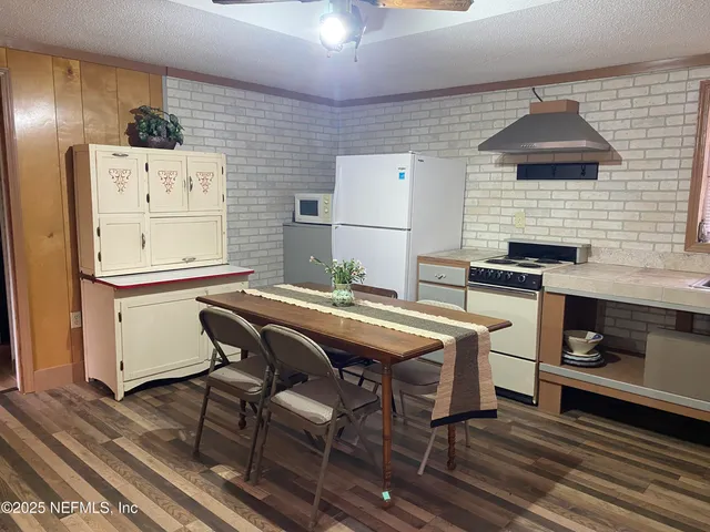 $299,900 | 8093 Breezy Point Road East, Keystone Heights, FL 32656