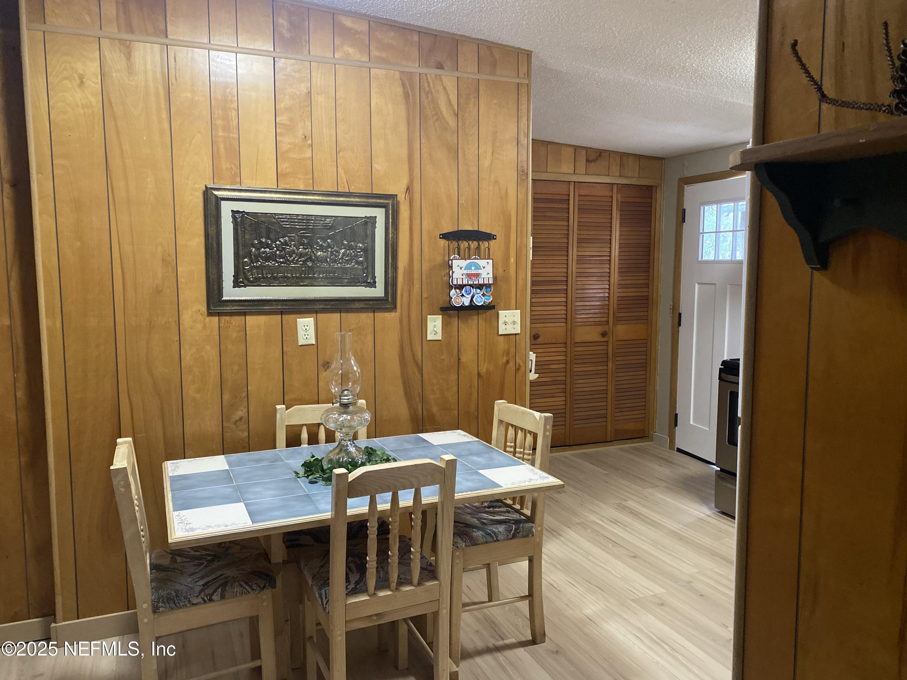 8093 Breezy Point Road East Keystone Heights, FL 32656 - Photo 9 of 35 COTTAGE 1 EAT IN KITCHENKE