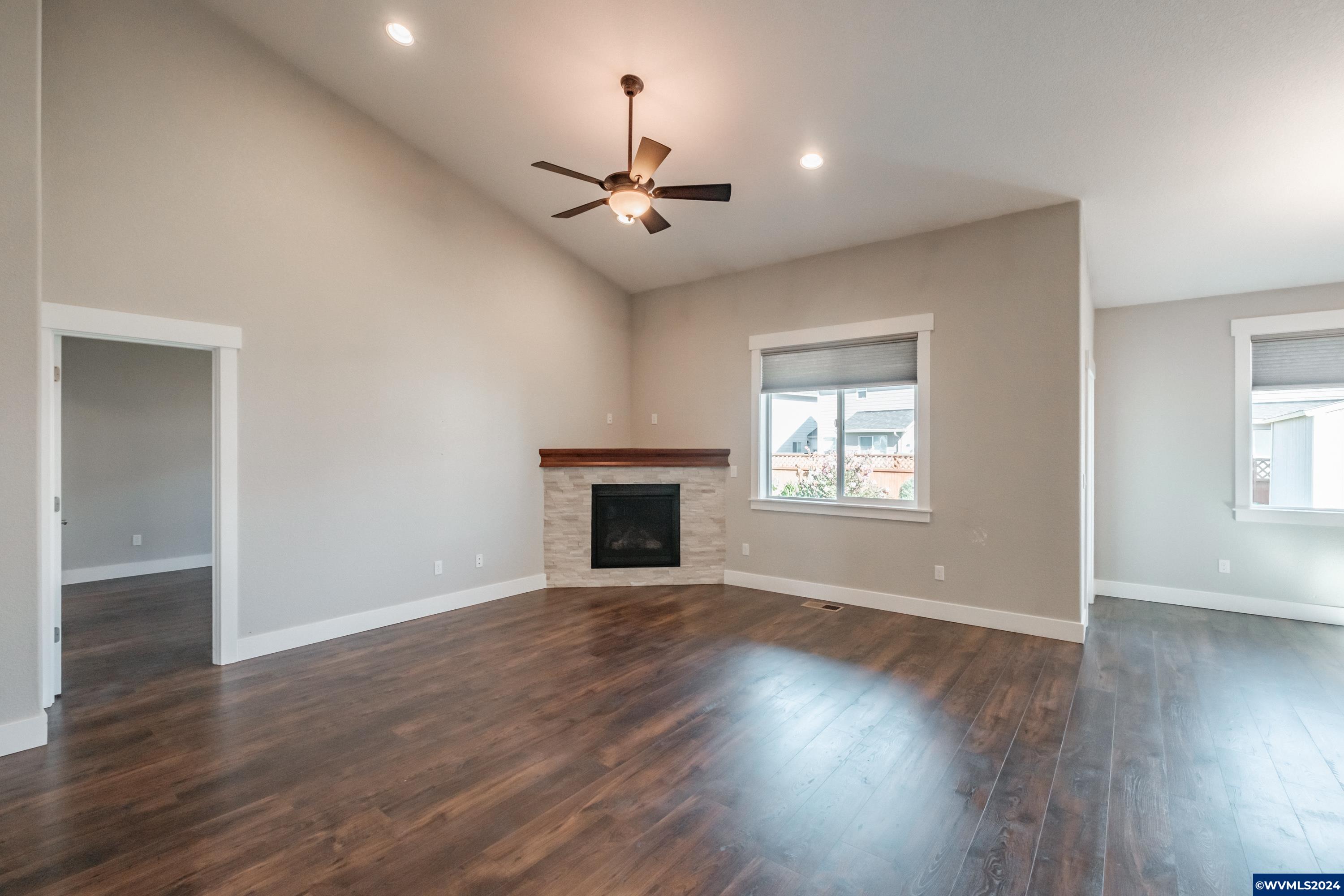 1082 Chestnut Street Independence, OR 97351 - Photo 5 of 37 Gallery Image 5