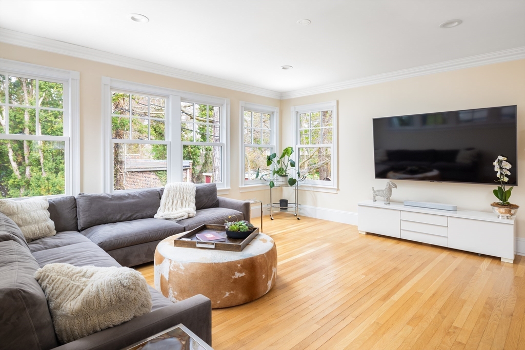 98 Spooner Road Chestnut Hill, MA 02467 - Photo 6 of 14 Gallery Image 6