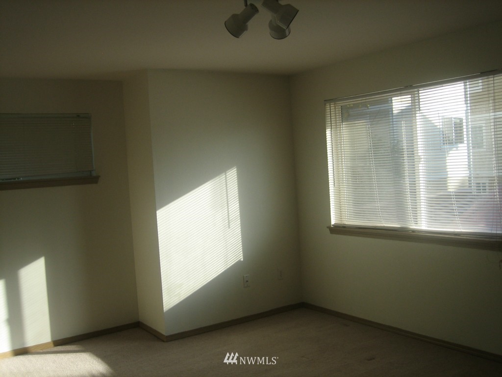 703 North 95th Street Seattle, WA 98103 - Photo 10 of 11 an empty room with a window