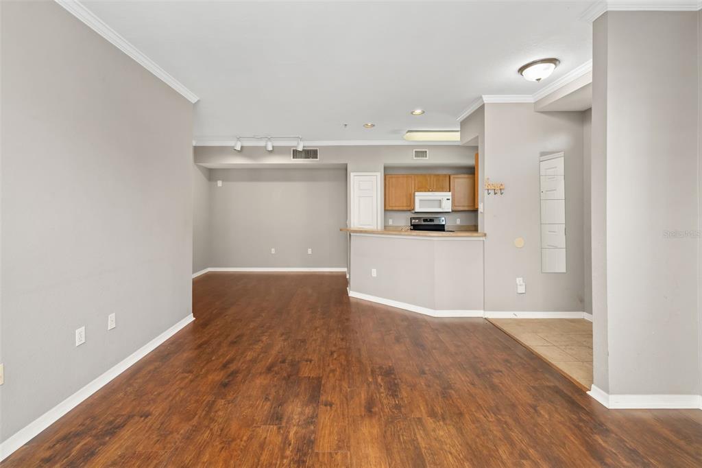 5501 Rosehill Road, Unit 103 Sarasota, FL 34233 - Photo 8 of 60 Gallery Image 8