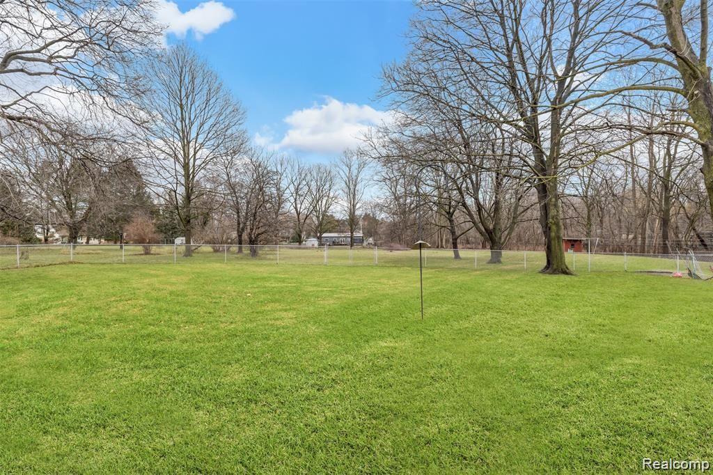 22104 Gill Road Farmington Hills, MI 48335 - Photo 35 of 39