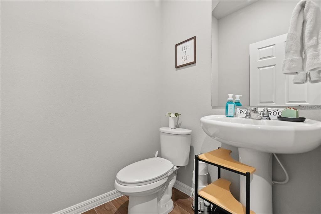 140 South Zuni Road St. Cloud, FL 34771 - Photo 14 of 35 a bathroom with a sink and a toilet