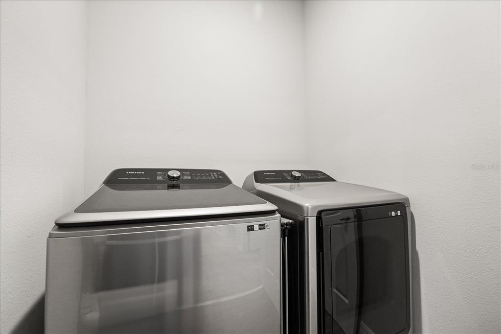 140 South Zuni Road St. Cloud, FL 34771 - Photo 26 of 35 a utility room with dryer and washer