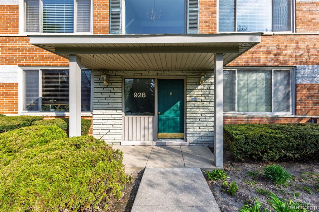 928 North Adams Road, Unit 2 Birmingham, MI 48009 - Photo 2 of 23
