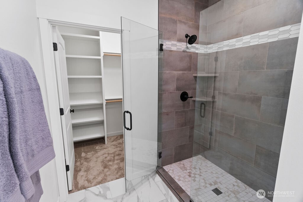 231 Shrute Road Prosser, WA 99350 - Photo 17 of 36 a bathroom with a shower and a sink