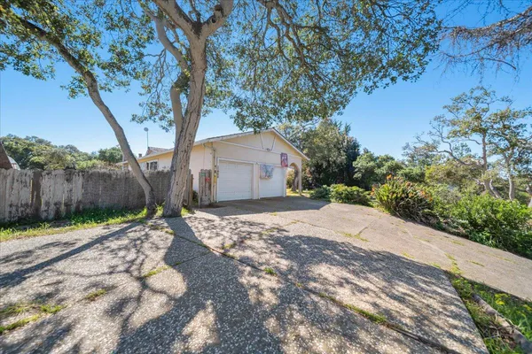 $689,000 | 15400 Oak Hills Drive, Salinas, CA 93907