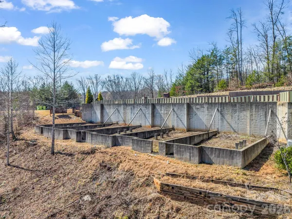a view of a pathway with a yard