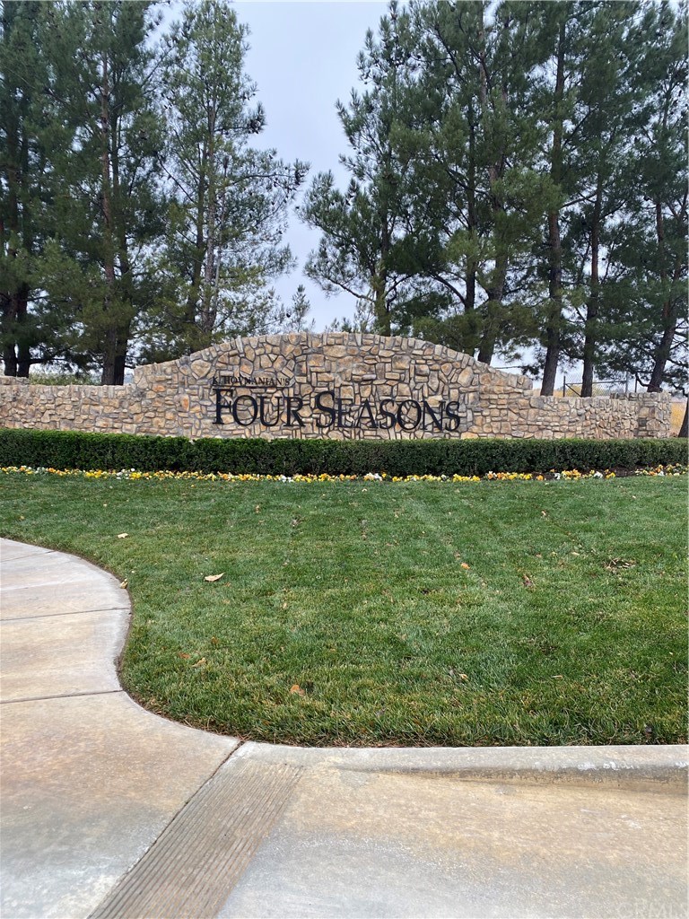 Welcome to the desirable 55+ Four Seasons community.