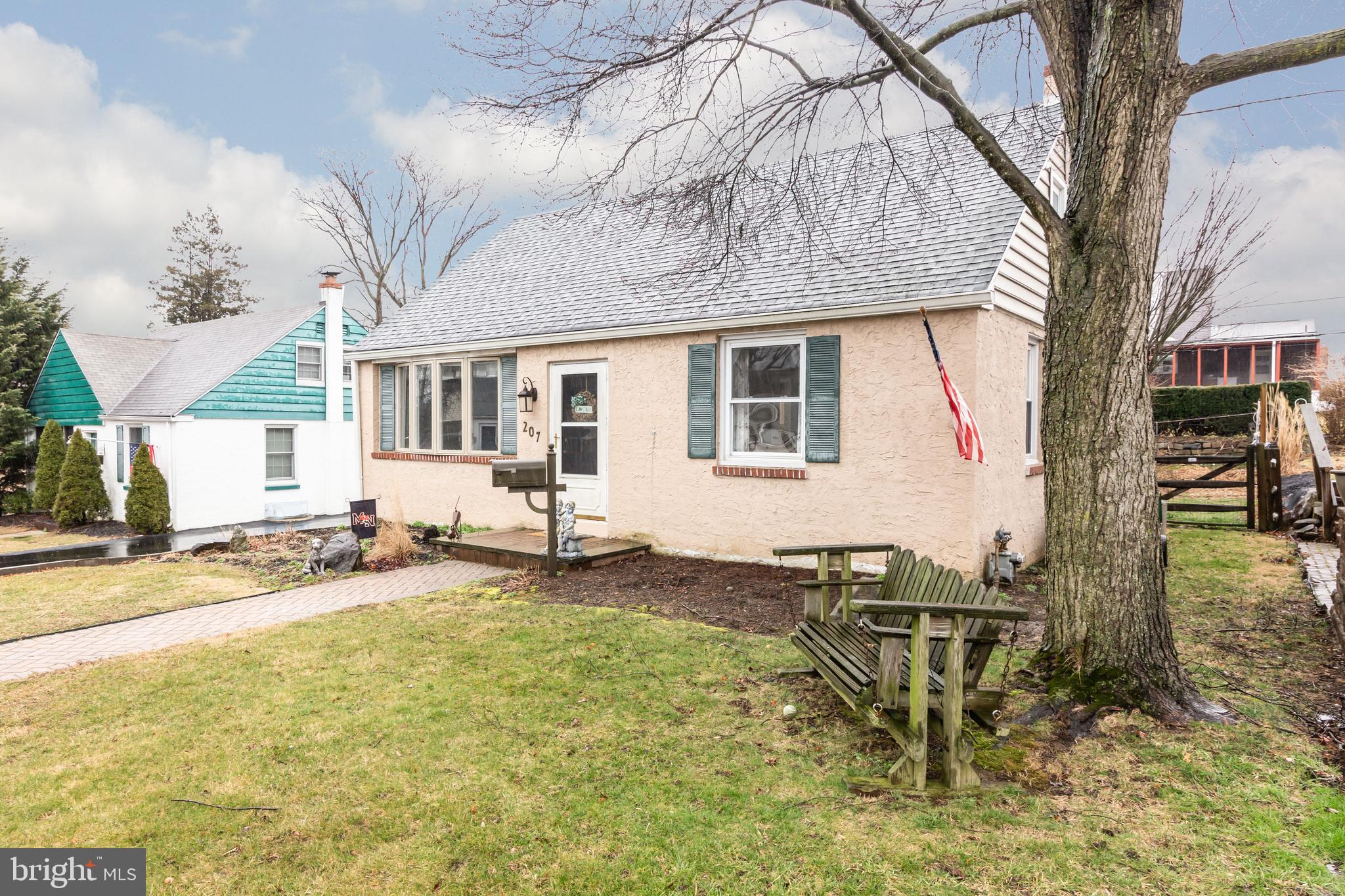 207 Rolling Road Broomall, PA 19008 - Photo 1 of 36