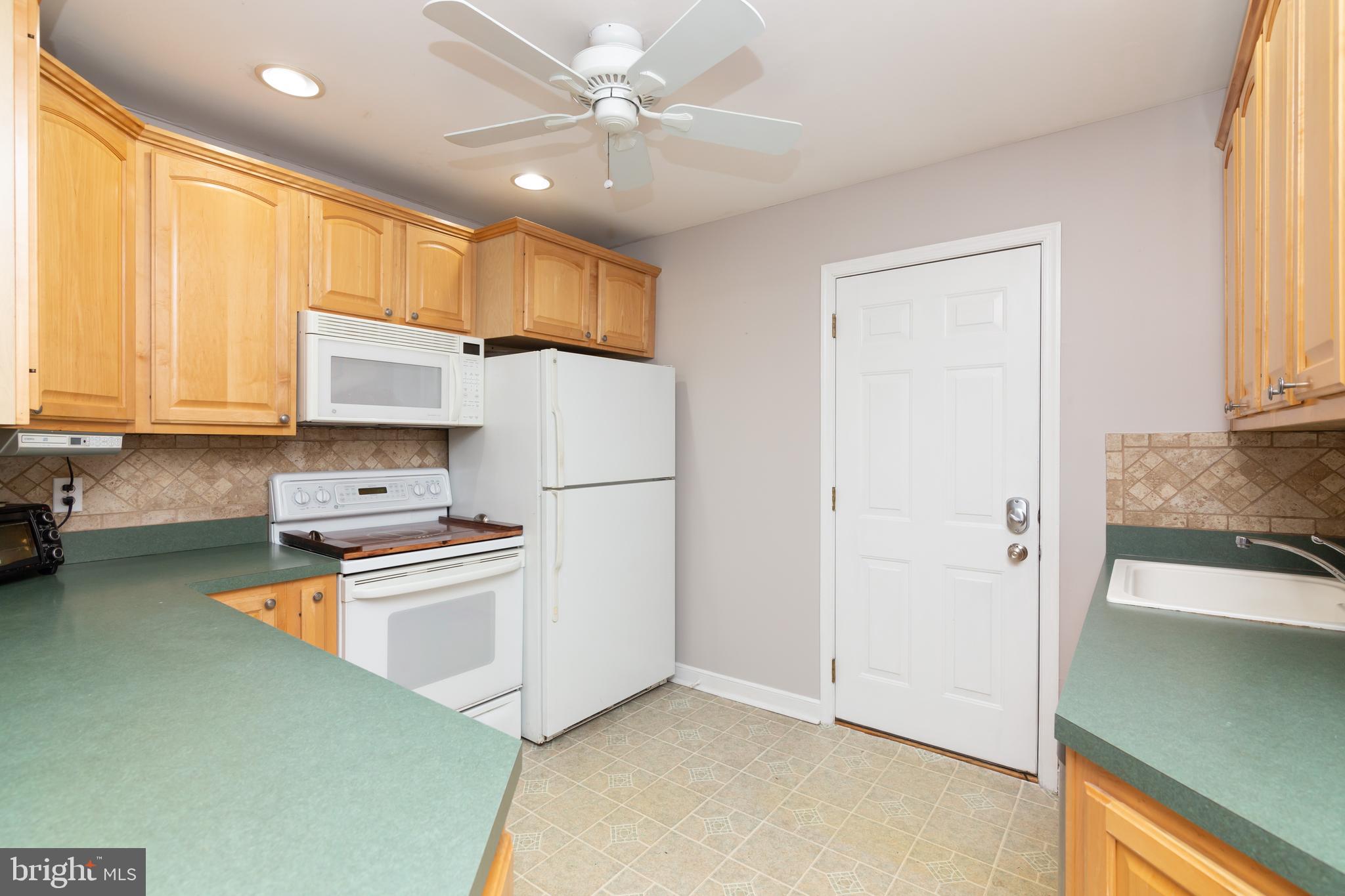 207 Rolling Road Broomall, PA 19008 - Photo 11 of 36